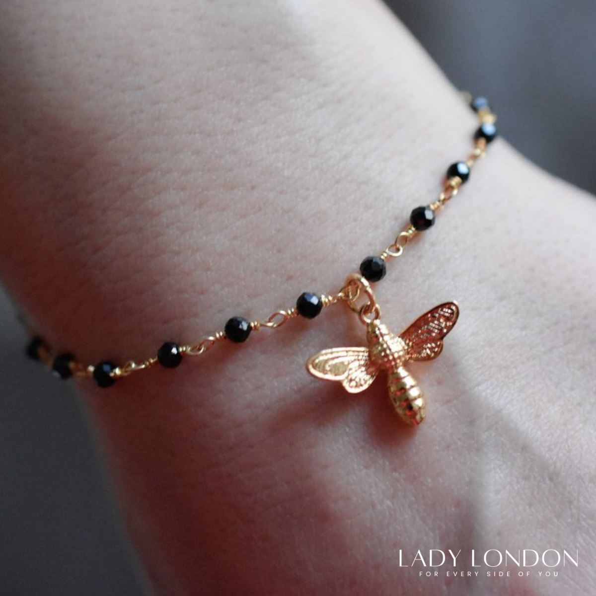 MadamLili Gouden hommelarmband met onyx